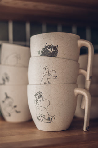 PaussiCupit pinottuna hyllyllä