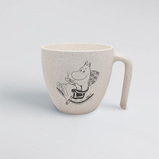 Muumimamma muki valkoisella taustalla edestä