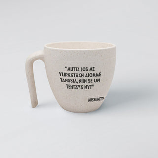 Skandino PaussiCup, jossa on niiskuneidin sitaatti: "Mutta jos me ylipäätään aiomme tanssia, niin se on tehtävä nyt" Niiskuneiti